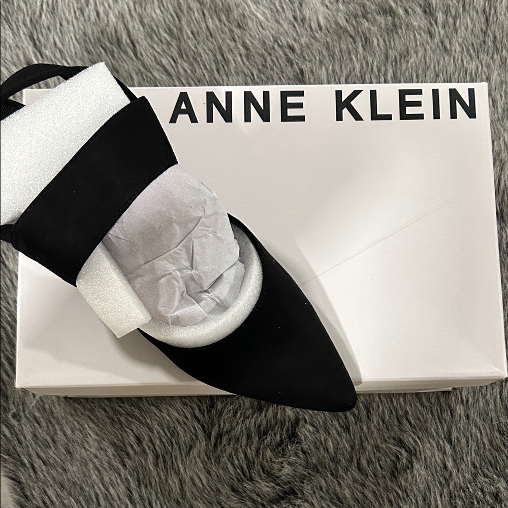 Anne Klein Black Pointed Heels